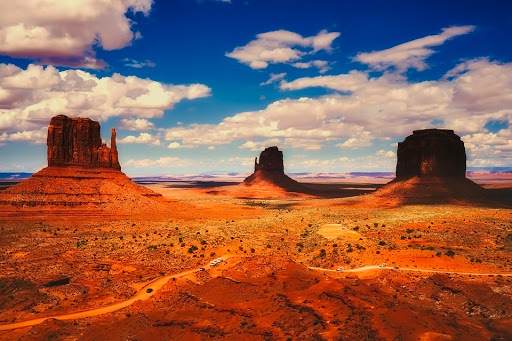 11dramatic colors of monument valley