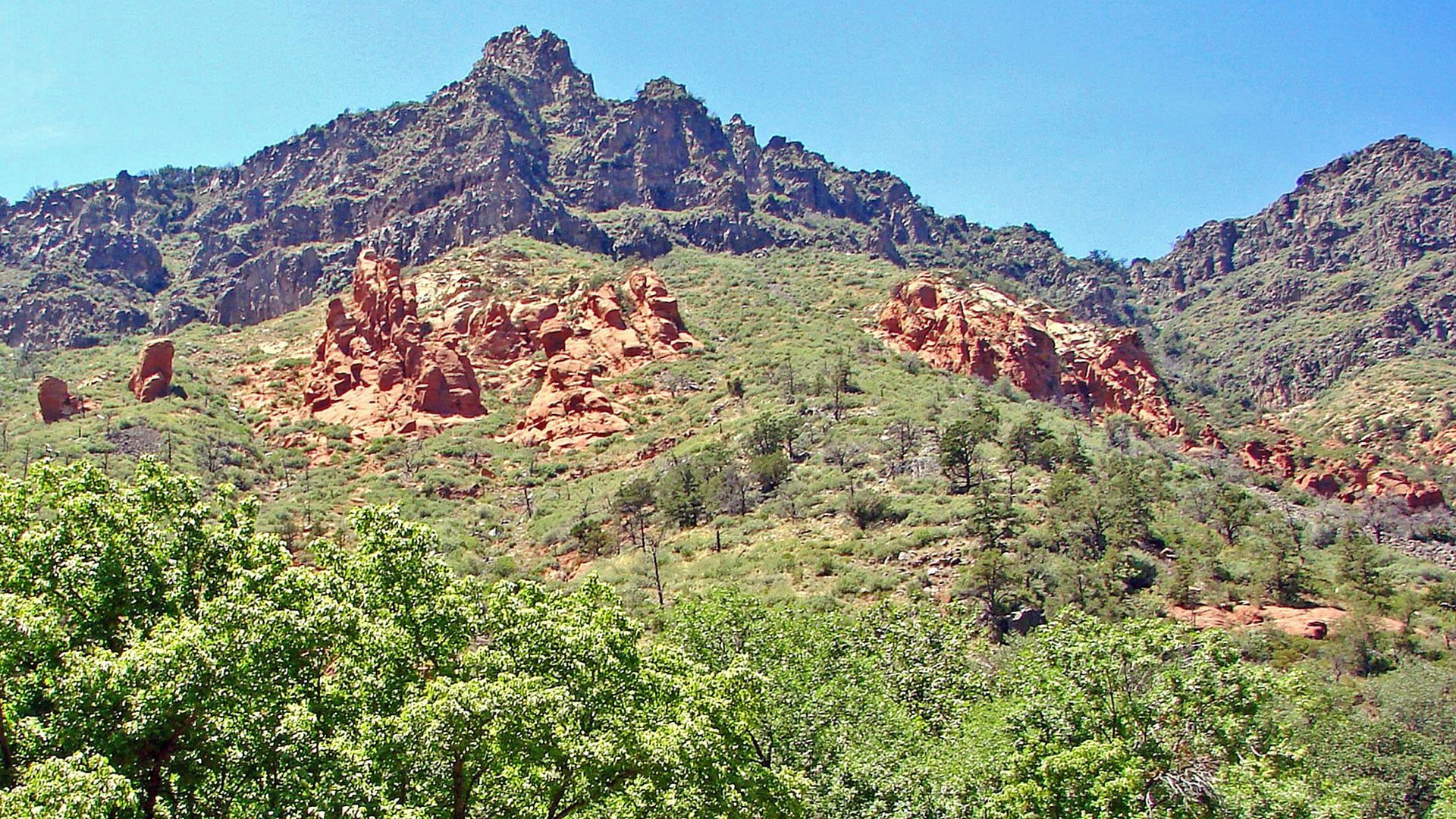 variable rock formations in sedona